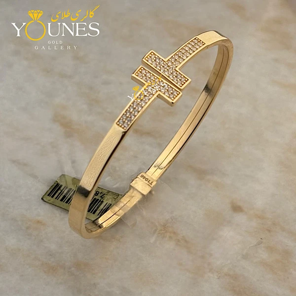 تصویر دوم بنگل طلا T شکل نگین دار درشت